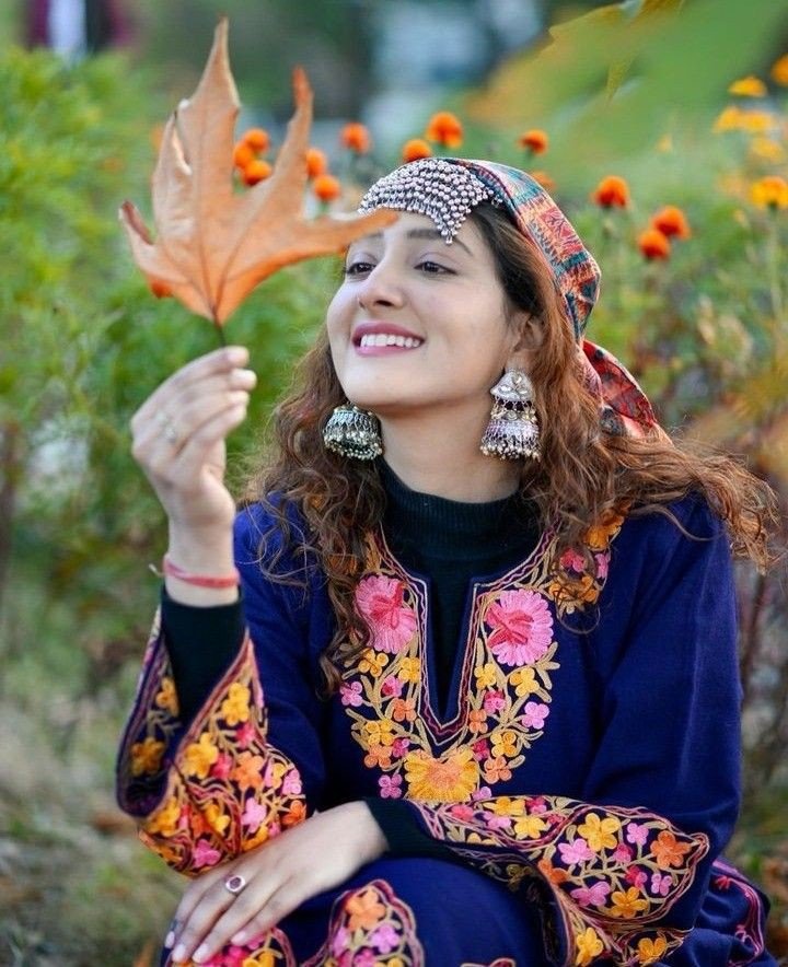 Kashmiri Girl Dpz