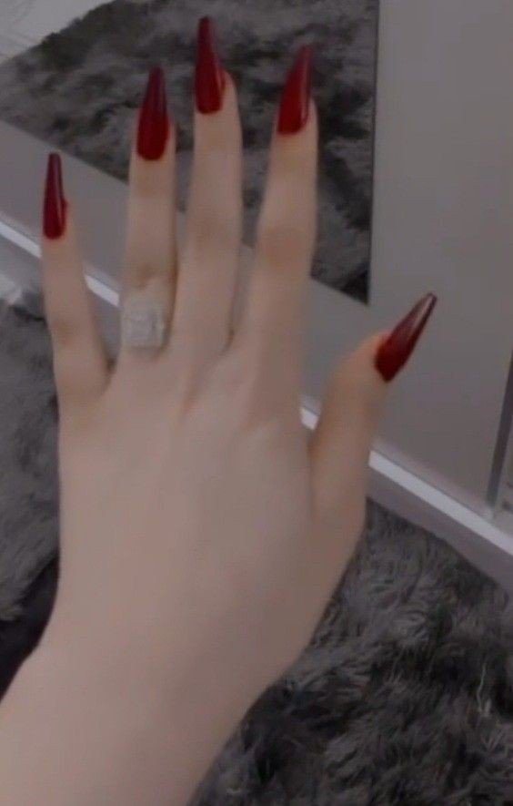 Red Nails Dpz